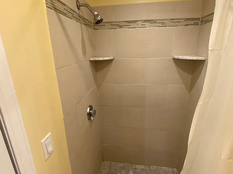 5 bed, 2 bath apartment for rent at 27 Albion Pl Unit 2, Powder House Square — photo 17 of 26