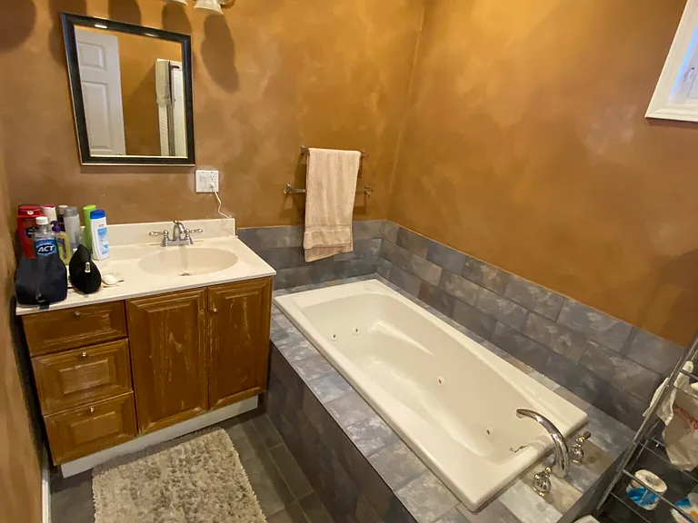 5 bed, 2 bath apartment for rent at 27 Albion Pl Unit 2, Powder House Square — photo 6 of 26