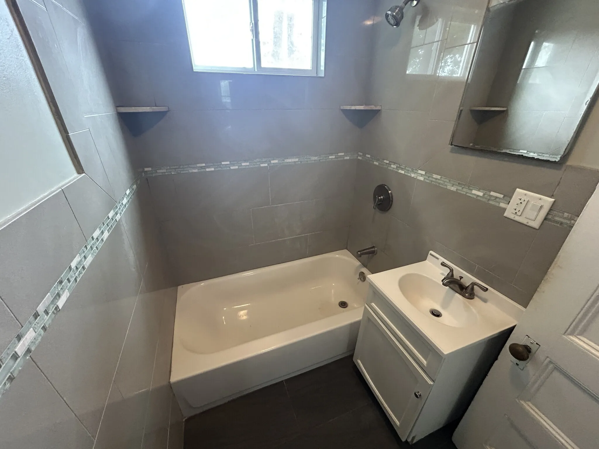 4 bed, 1 bath apartment for rent at 27 Albion St Unit 1, Powder House Square — photo 11 of 25