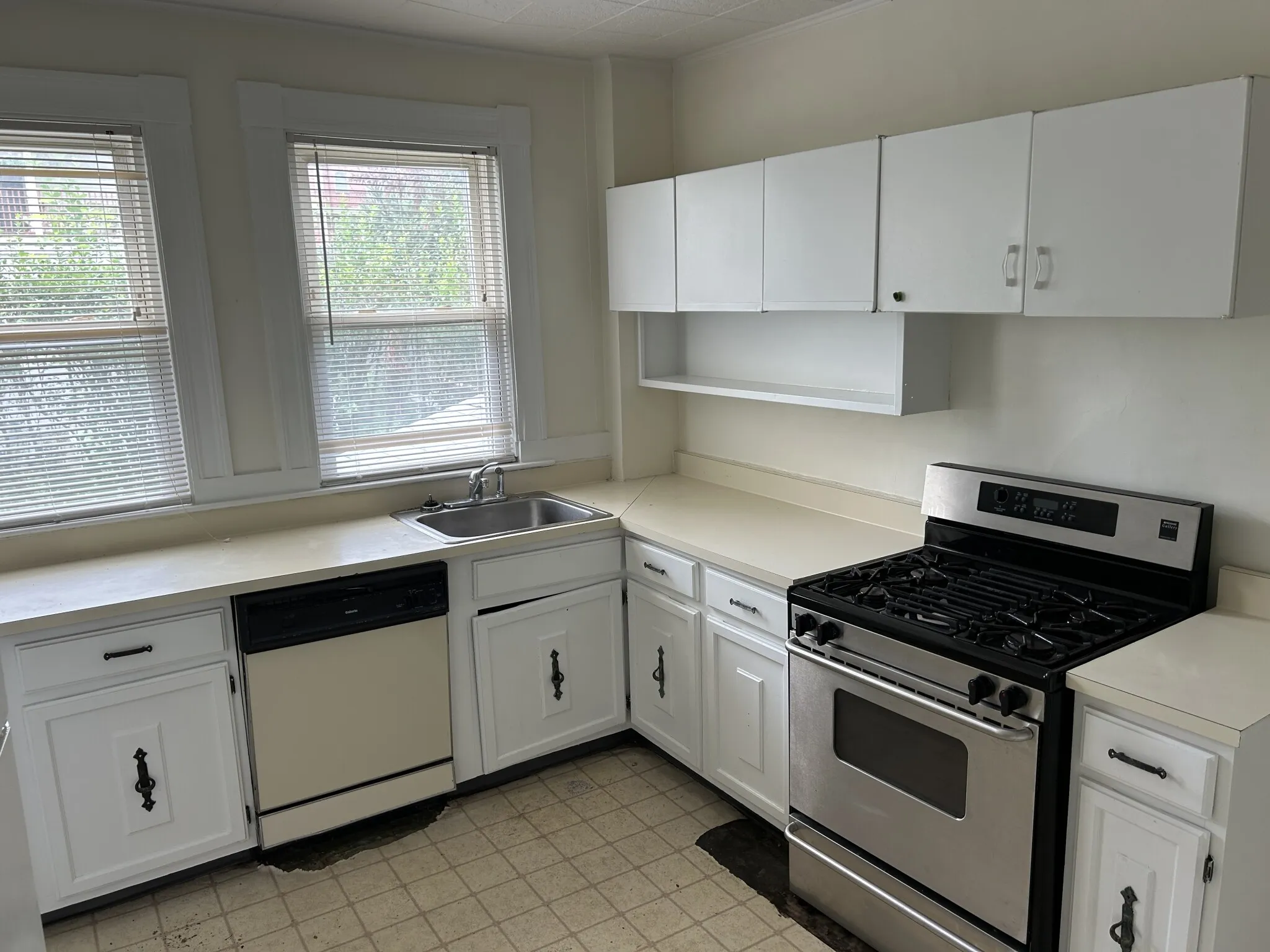 4 bed, 1 bath apartment for rent at 27 Albion St Unit 1, Powder House Square — photo 19 of 25