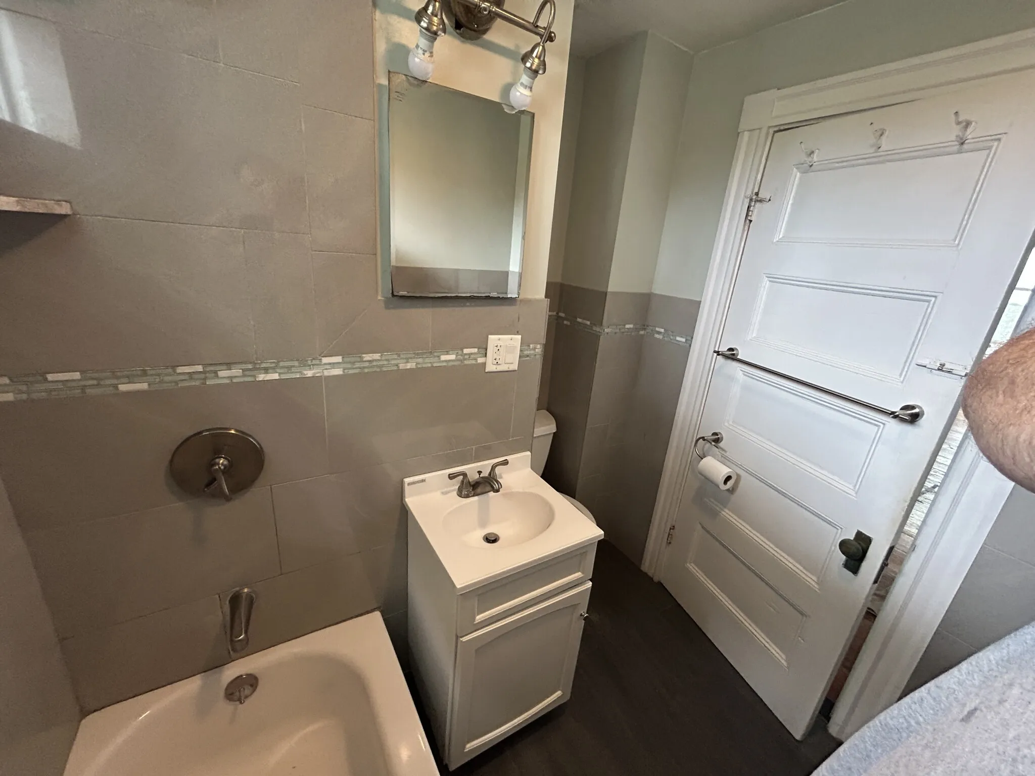 4 bed, 1 bath apartment for rent at 27 Albion St Unit 1, Powder House Square — photo 12 of 25