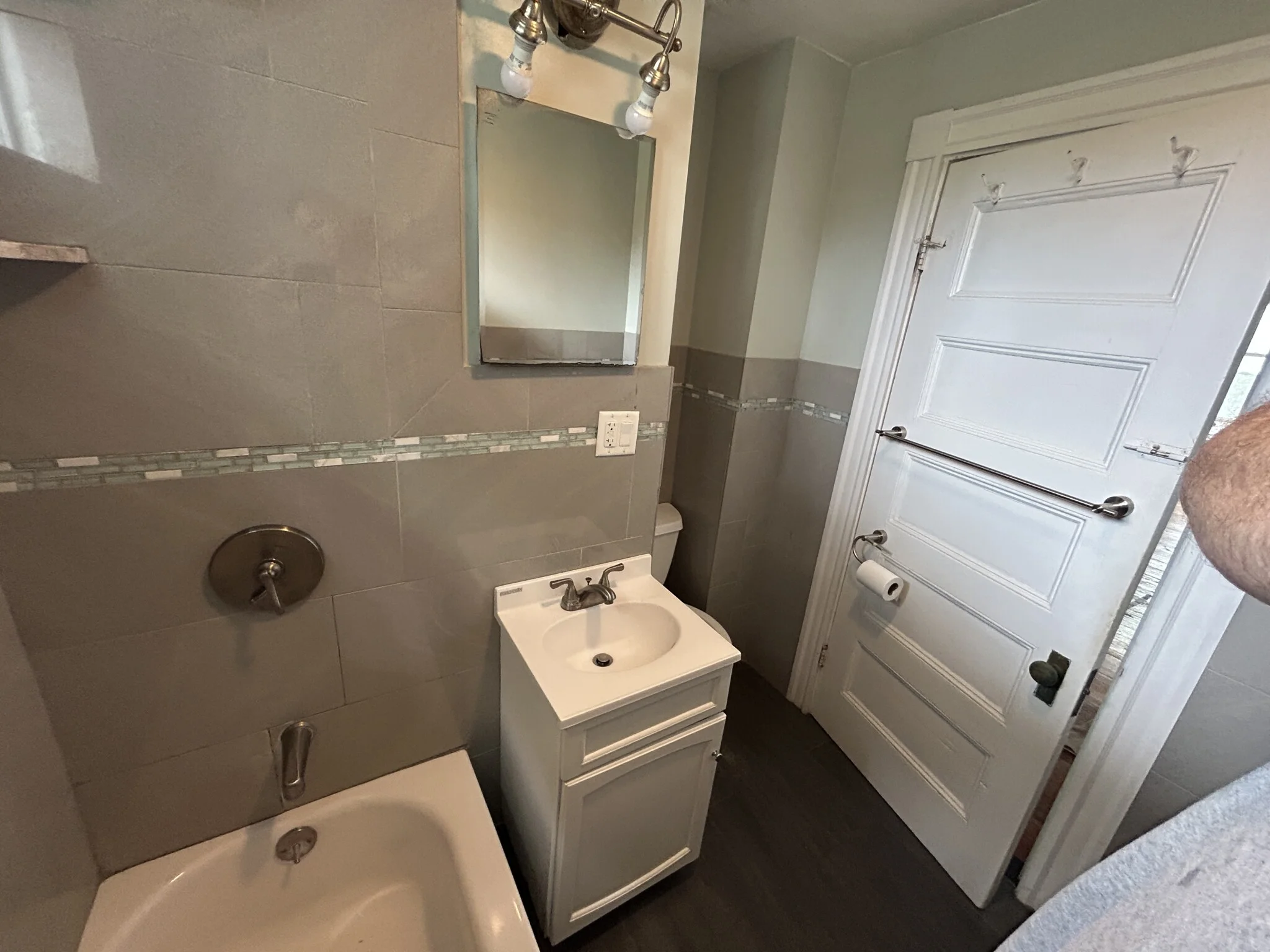 4 bed, 1 bath apartment for rent at 27 Albion St Unit 27R-1, Powder House Square — photo 22 of 22