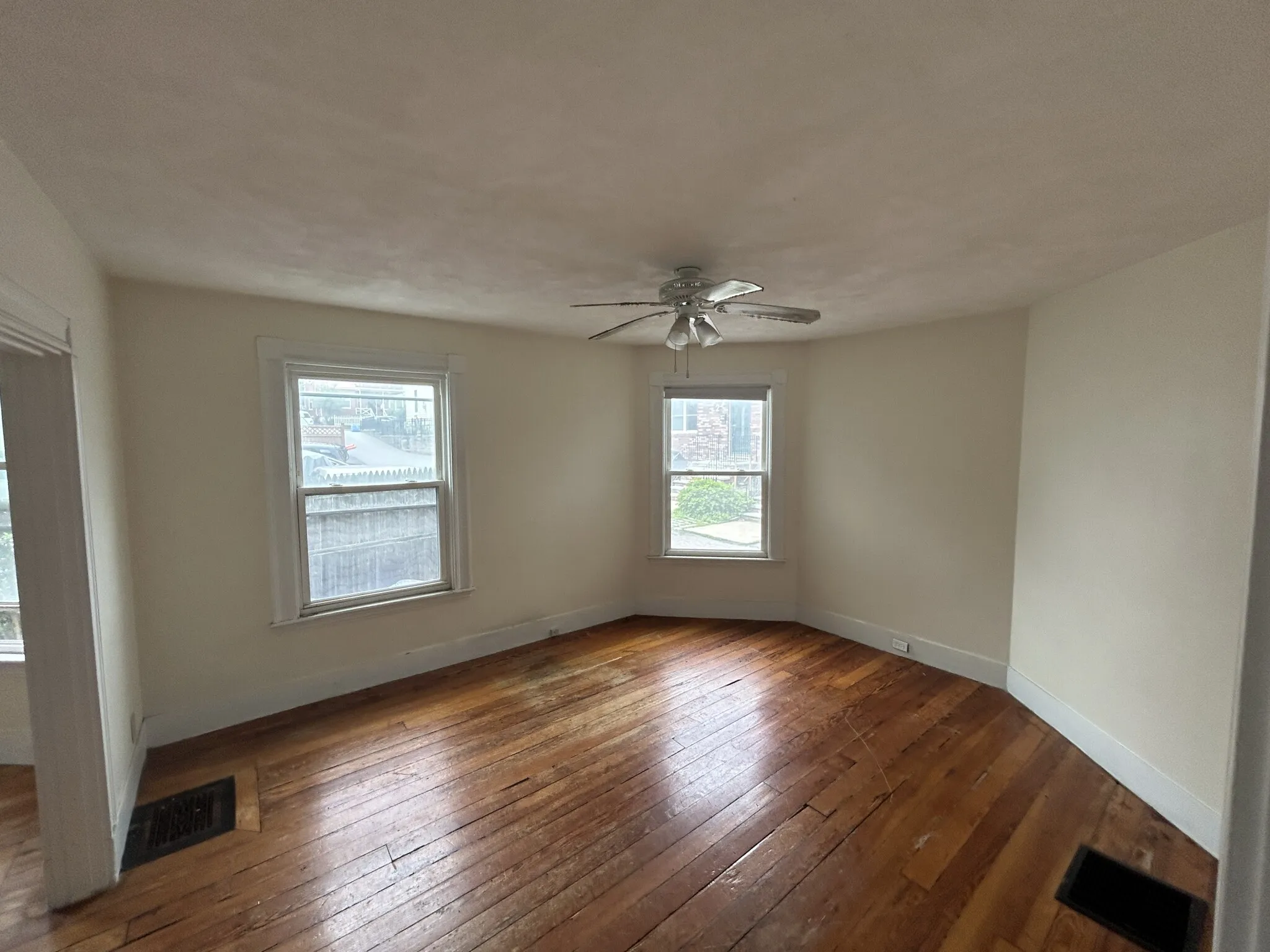 4 bed, 1 bath apartment for rent at 27 Albion St Unit 27R-1, Powder House Square — photo 4 of 22