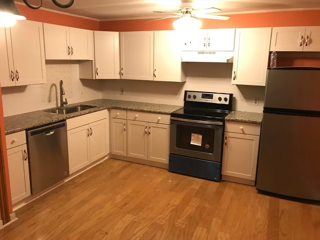 2 bed, 1 bath apartment for rent at 27 Alpine St Unit Unit 11, West End — photo 8 of 11