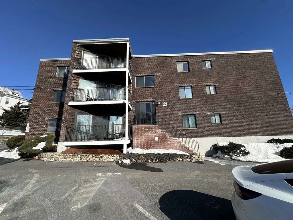 2 bed, 1 bath apartment for rent at 27 Alpine St Unit Unit 11, West End — photo 1 of 11