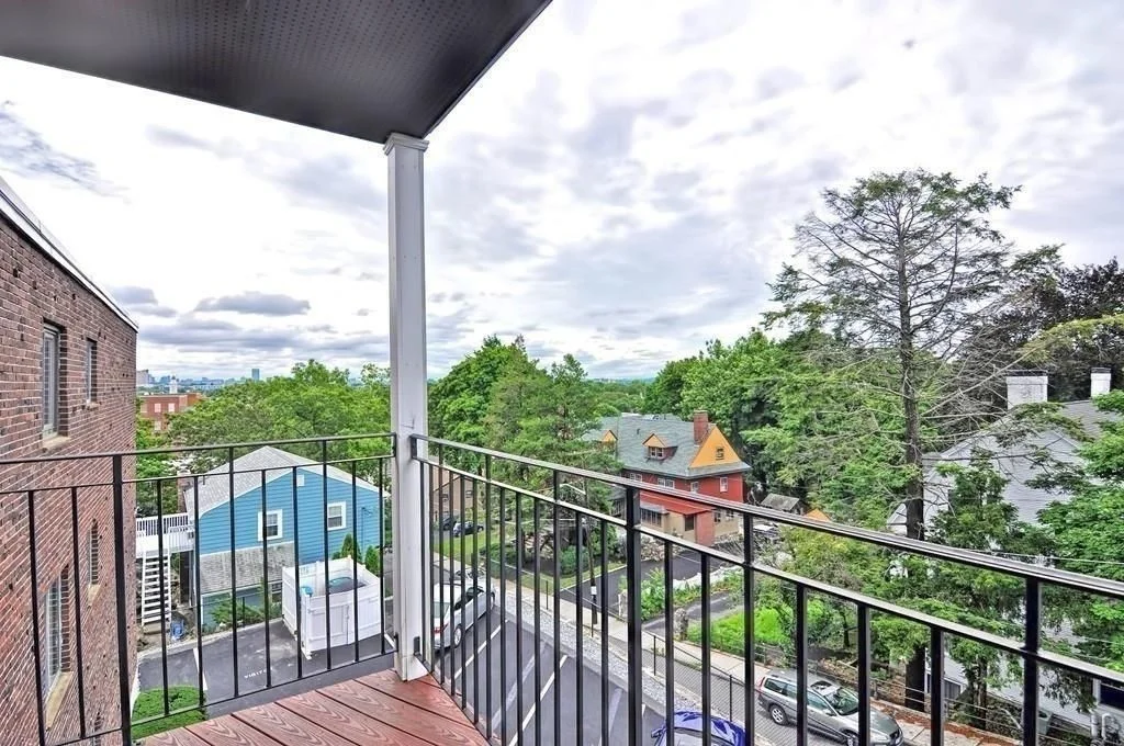 2 bed, 1 bath apartment for rent at 27 Alpine St Unit Unit 11, West End — photo 5 of 11
