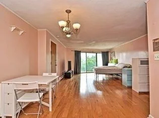 2 bed, 1 bath apartment for rent at 27 Alpine St Unit Unit 11, West End — photo 6 of 11