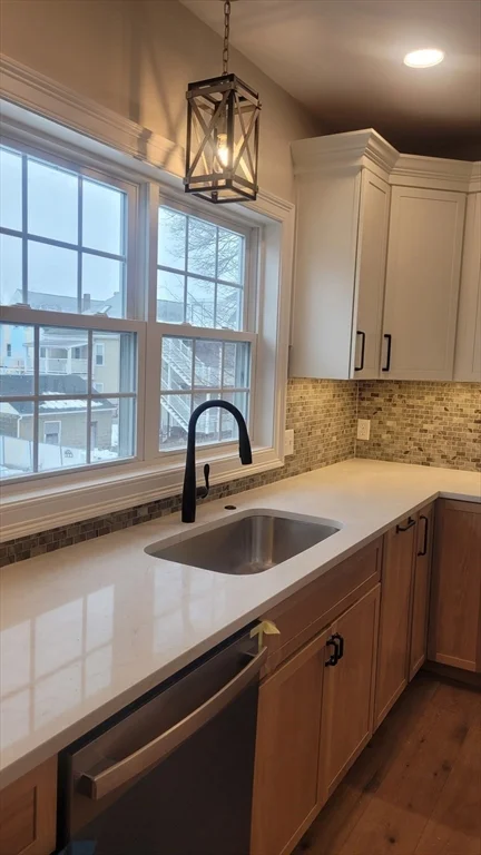 4 bed, 2 bath apartment for rent at 27 Amaranth Ave Unit 2, Medford — photo 3 of 29