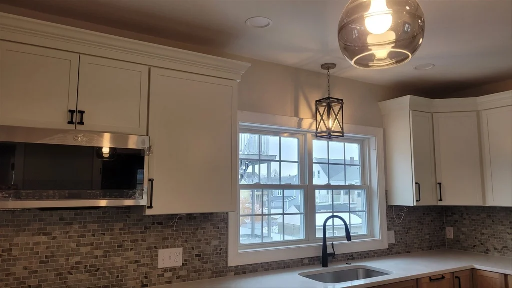 4 bed, 2 bath apartment for rent at 27 Amaranth Ave Unit 2, Medford — photo 5 of 29