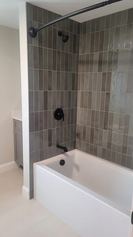 4 bed, 2 bath apartment for rent at 27 Amaranth Ave Unit 2, Medford — photo 16 of 29