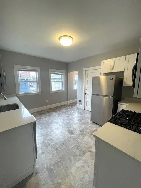 3 bed, 1 bath apartment for rent at 27 Austin St Unit 27, Milton — photo 4 of 15
