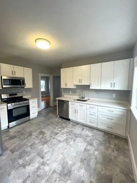 3 bed, 1 bath apartment for rent at 27 Austin St Unit 27, Milton — photo 1 of 15