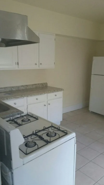 4 bed, 1 bath apartment for rent at 27 Bailey Unit 1, Dorchester — photo 2 of 5