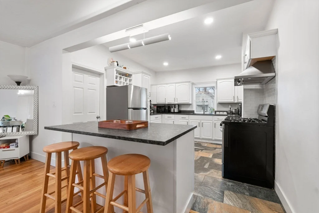 2 bed, 1.5 bath apartment for rent at 27 Ballou Ave Unit 27, Dorchester — photo 10 of 32