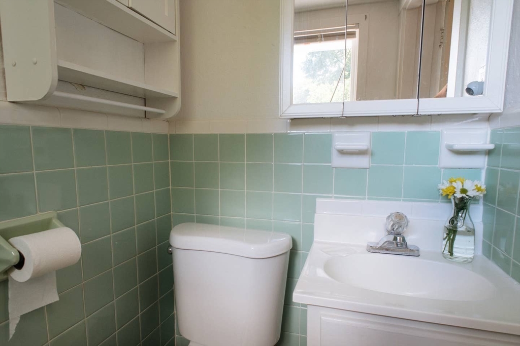 1 bed, 1 bath apartment for rent at 27 Barton Unit 1, Waltham — photo 7 of 7