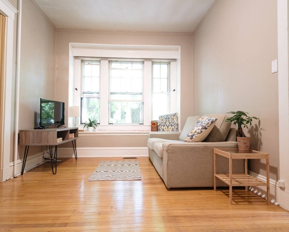 1 bed, 1 bath apartment for rent at 27 Barton Unit 1, Waltham — photo 1 of 7