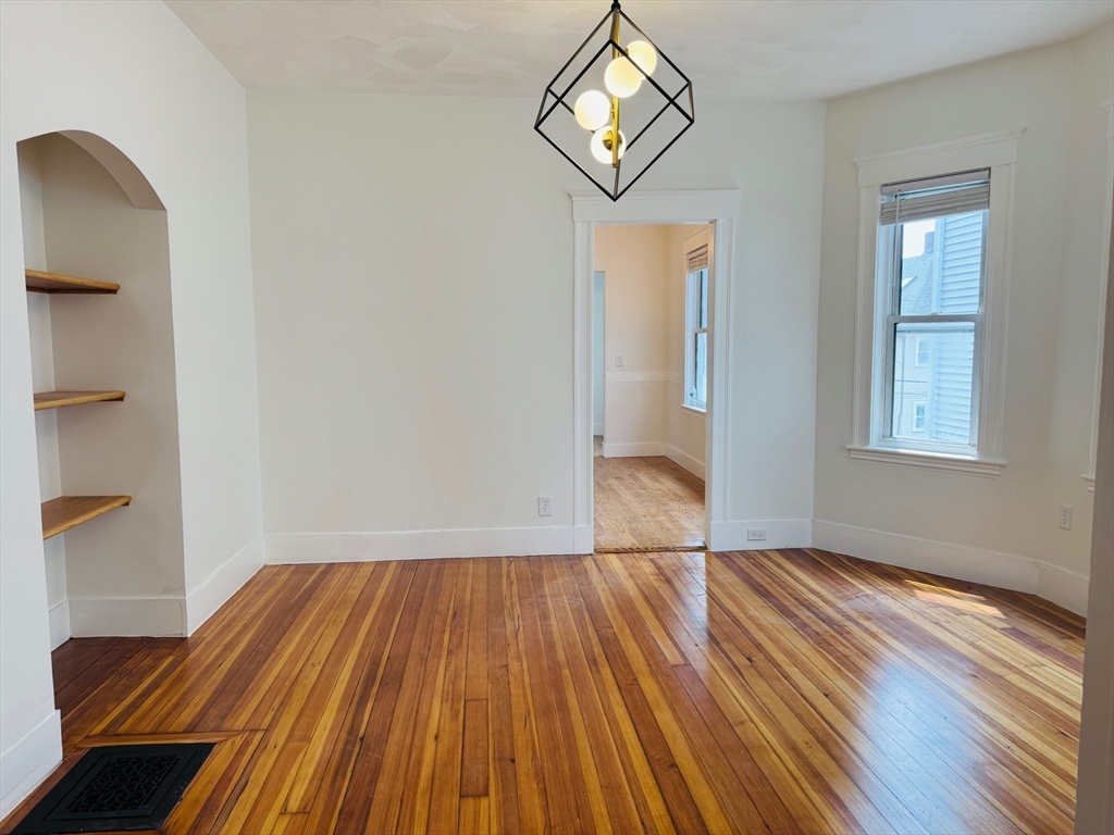 3 bed, 1 bath apartment for rent at 27 Belmont St Unit 2, Everett — photo 4 of 11