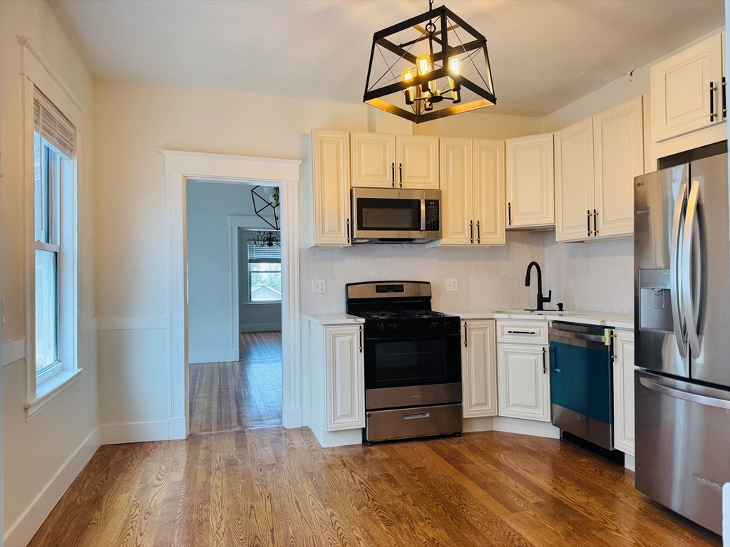 3 bed, 1 bath apartment for rent at 27 Belmont St Unit 2, Everett — photo 2 of 11