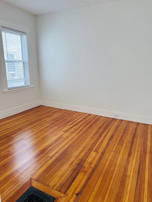 3 bed, 1 bath apartment for rent at 27 Belmont St Unit 2, Everett — photo 8 of 11