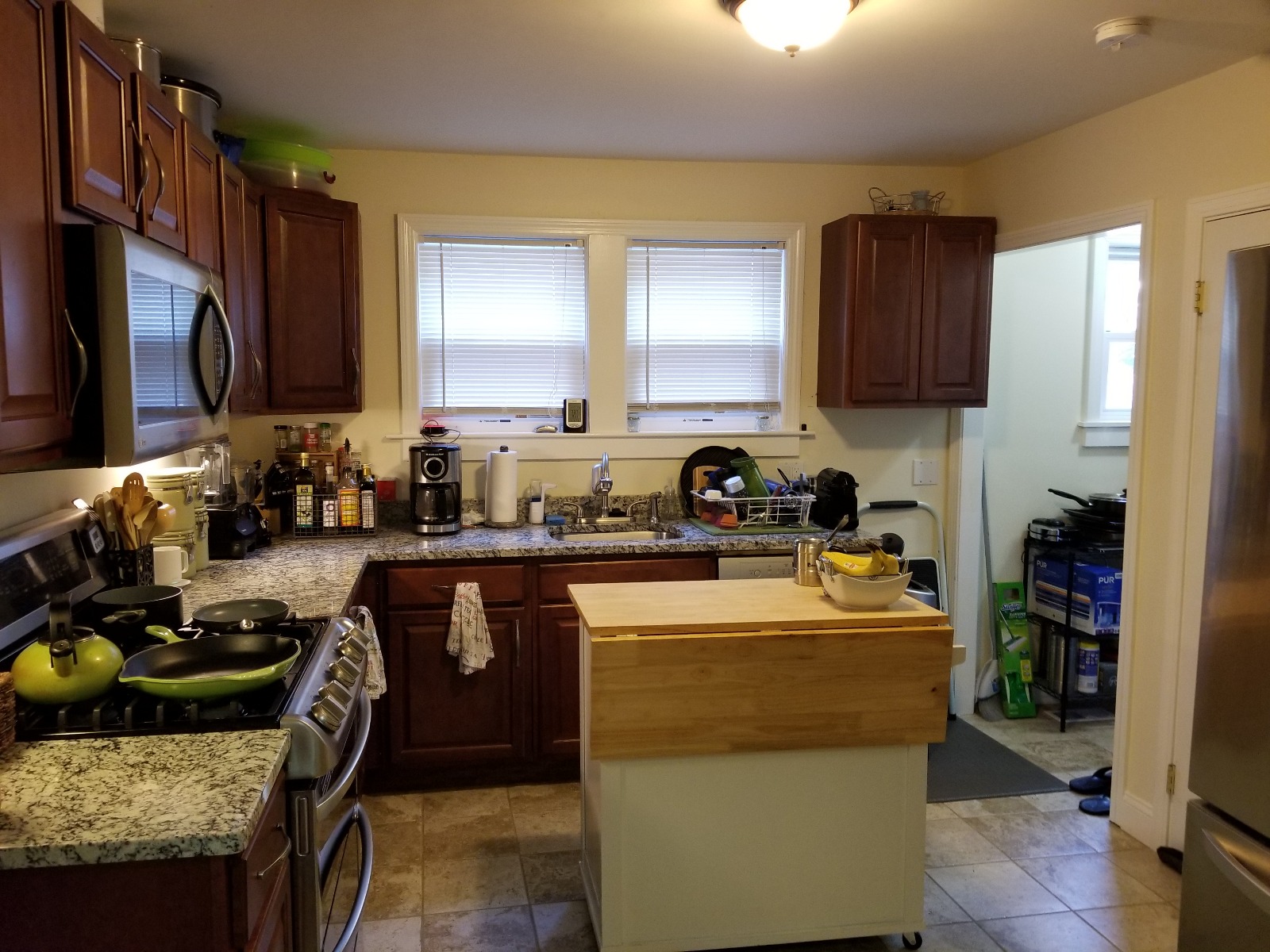 4 bed, 1 bath apartment for rent at 27 Bostonia Ave Unit 1, Oak Square