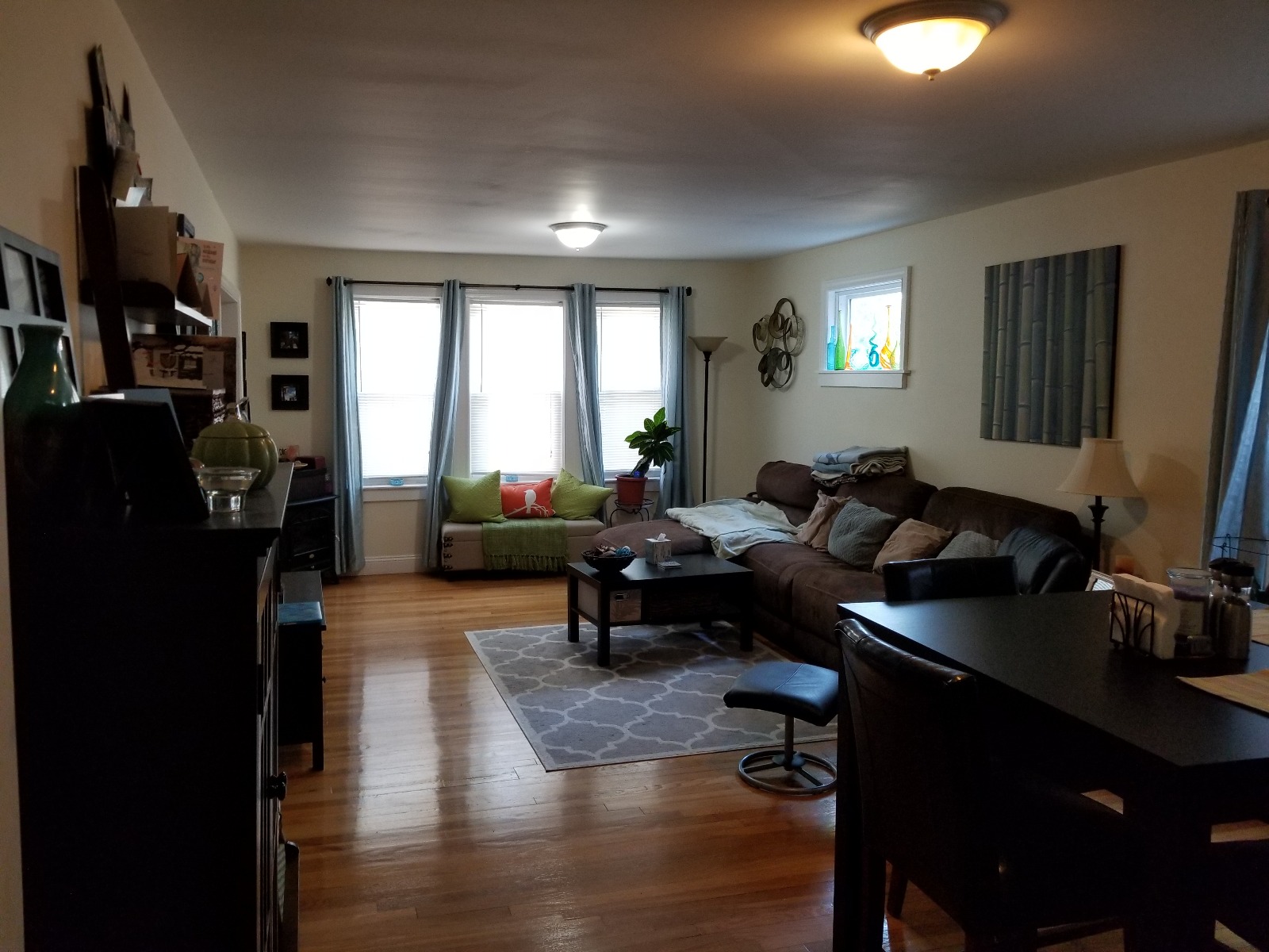 4 bed, 1 bath apartment for rent at 27 Bostonia Ave Unit 1, Oak Square — photo 5 of 8