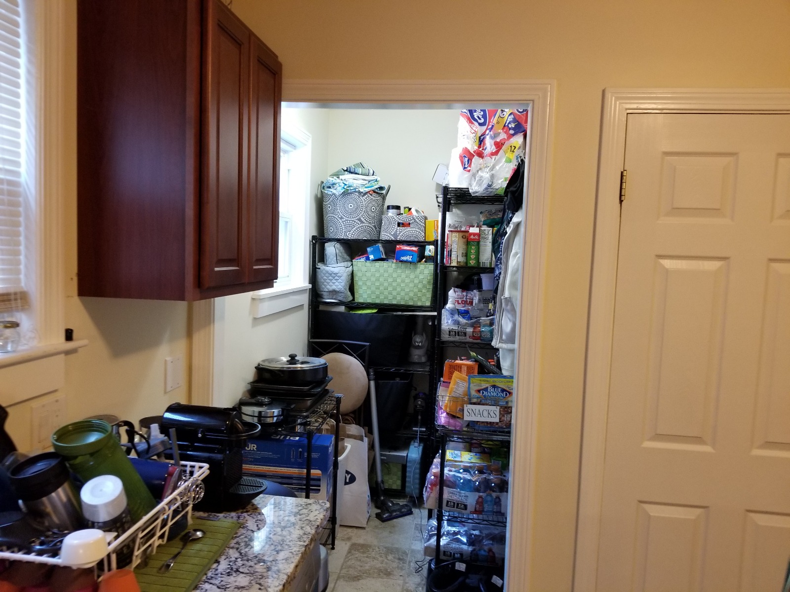 4 bed, 1 bath apartment for rent at 27 Bostonia Ave Unit 1, Oak Square — photo 2 of 8