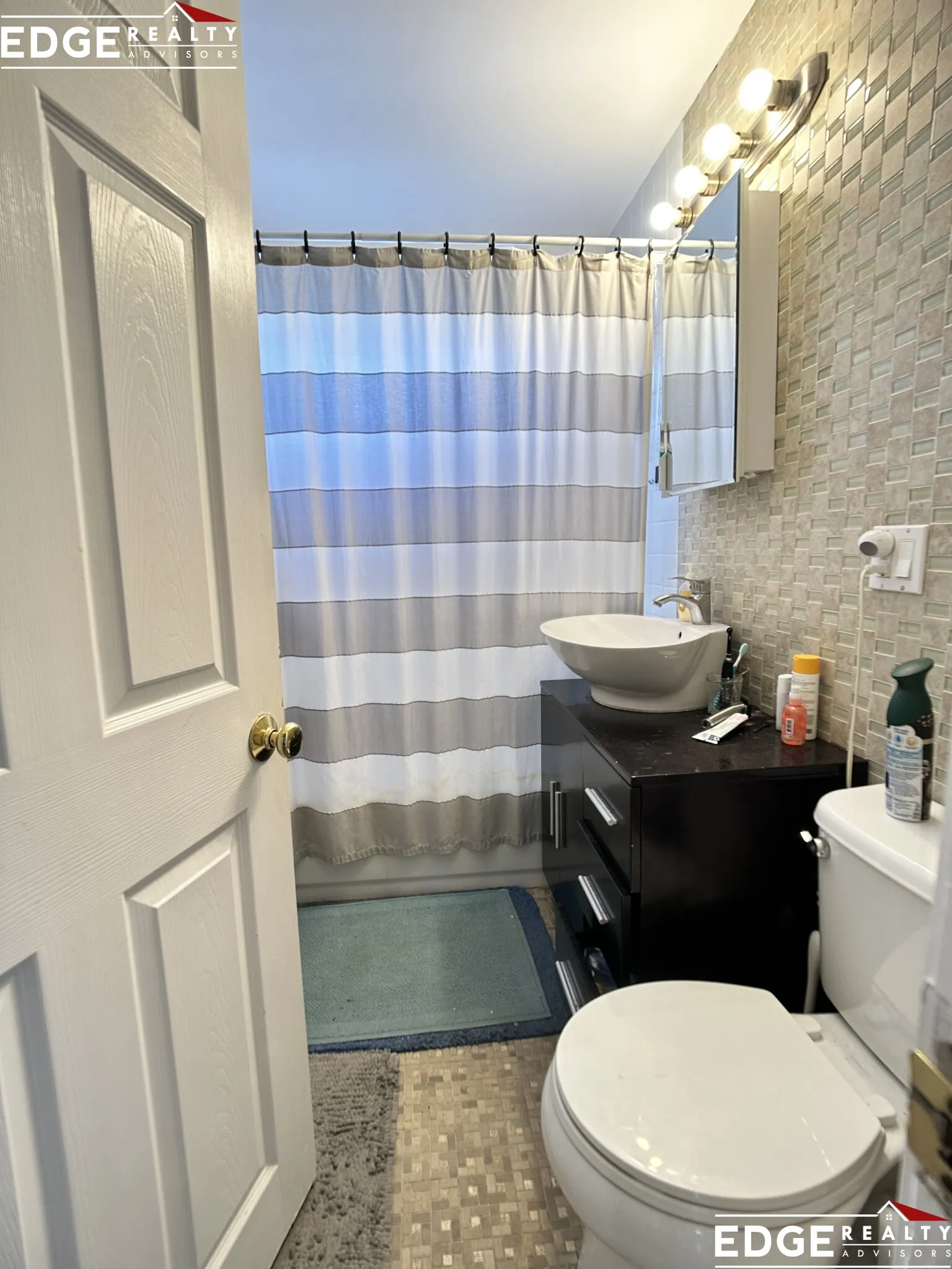 4 bed, 1 bath apartment for rent at 27 Bostonia Ave Unit 2, Oak Square — photo 10 of 10
