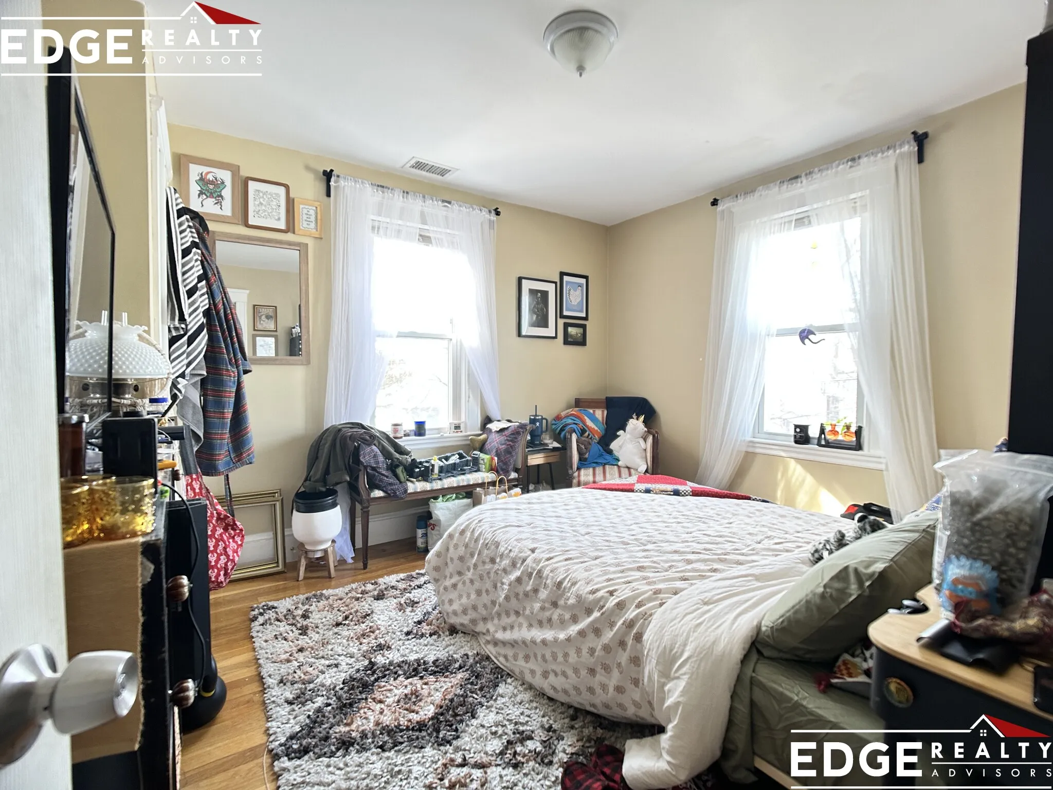 4 bed, 1 bath apartment for rent at 27 Bostonia Ave Unit 2, Oak Square — photo 6 of 10