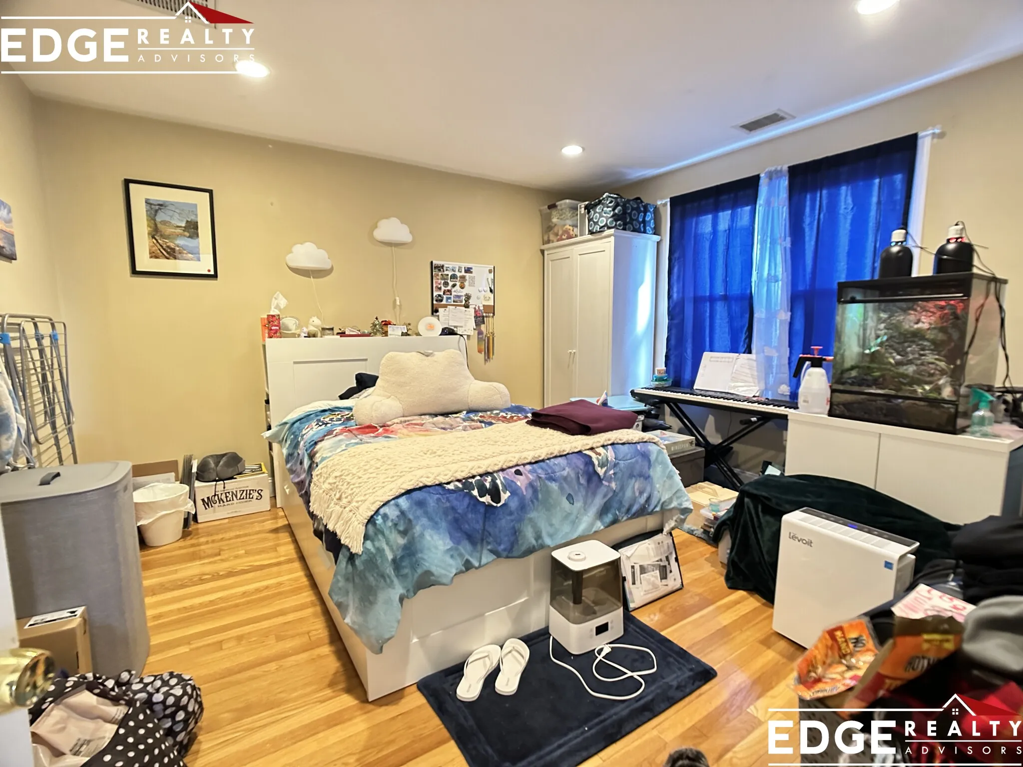 4 bed, 1 bath apartment for rent at 27 Bostonia Ave Unit 2, Oak Square — photo 5 of 10