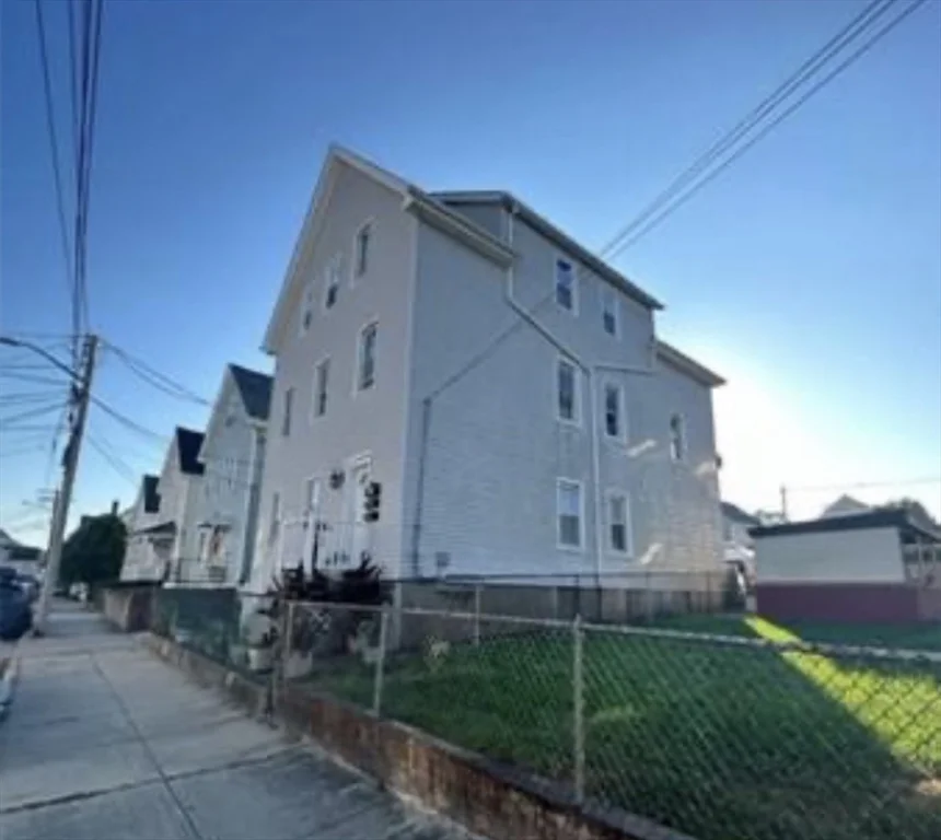 2 bed, 1 bath apartment for rent at 27 Bourne St Unit 3, New Bedford — photo 1 of 2