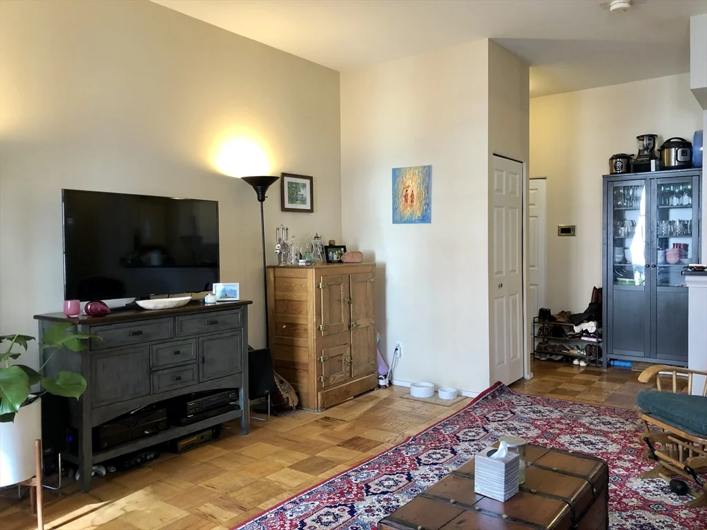 1 bed, 1 bath apartment for rent at 27 Bowdoin St Unit 2B, Beacon Hill — photo 4 of 11