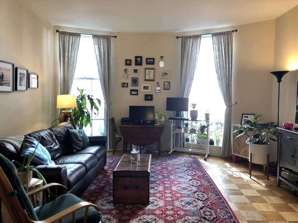 1 bed, 1 bath apartment for rent at 27 Bowdoin St Unit 2B, Beacon Hill — photo 1 of 11