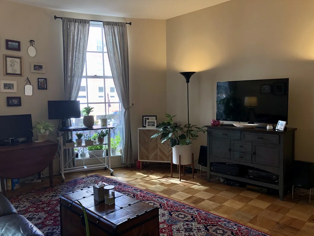 1 bed, 1 bath apartment for rent at 27 Bowdoin St Unit 2B, Beacon Hill — photo 2 of 11