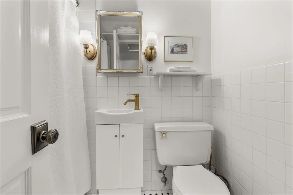 Studio bed, 1 bath apartment for rent at 27 Bowdoin Unit 1C, Beacon Hill — photo 8 of 21