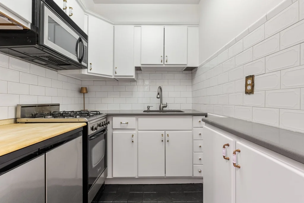 Studio bed, 1 bath apartment for rent at 27 Bowdoin Unit 1C, Beacon Hill — photo 4 of 21