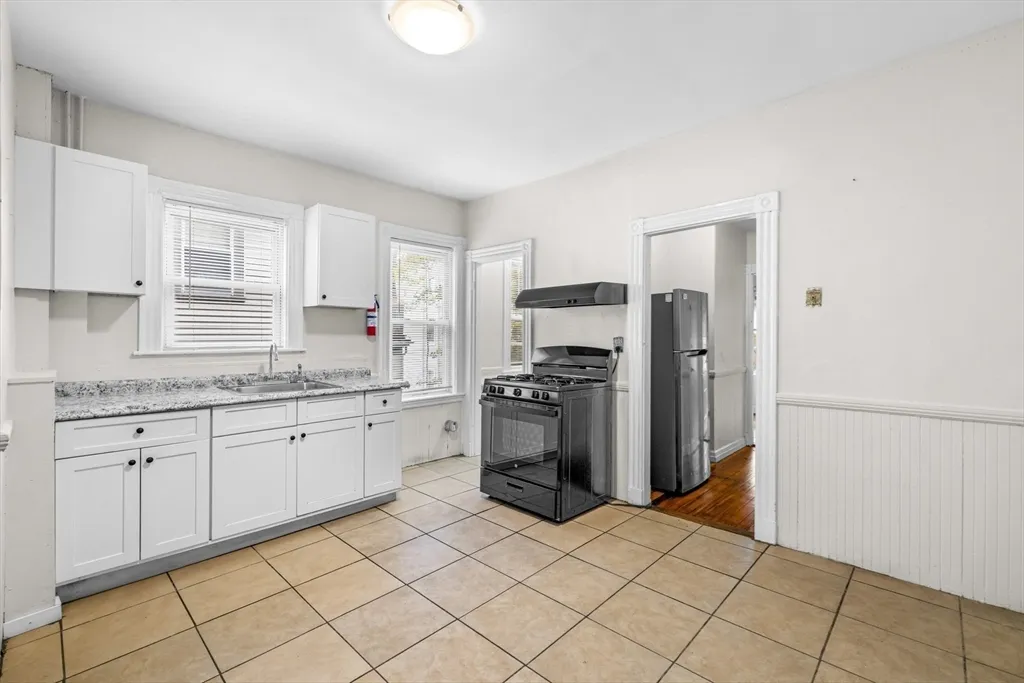 3 bed, 1 bath apartment for rent at 27 Brinsley St Unit 1, Roxbury — photo 8 of 16