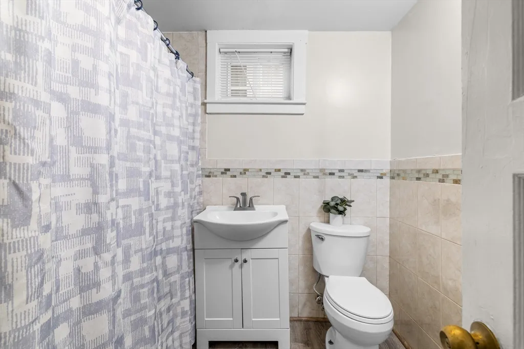 3 bed, 1 bath apartment for rent at 27 Brinsley St Unit 1, Roxbury — photo 12 of 16