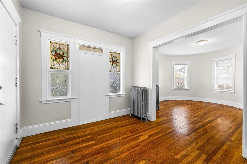 3 bed, 1 bath apartment for rent at 27 Brinsley St Unit 1, Roxbury — photo 3 of 16
