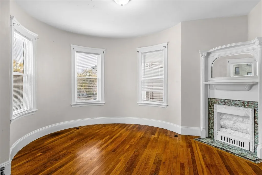 3 bed, 1 bath apartment for rent at 27 Brinsley St Unit 1, Roxbury — photo 4 of 16