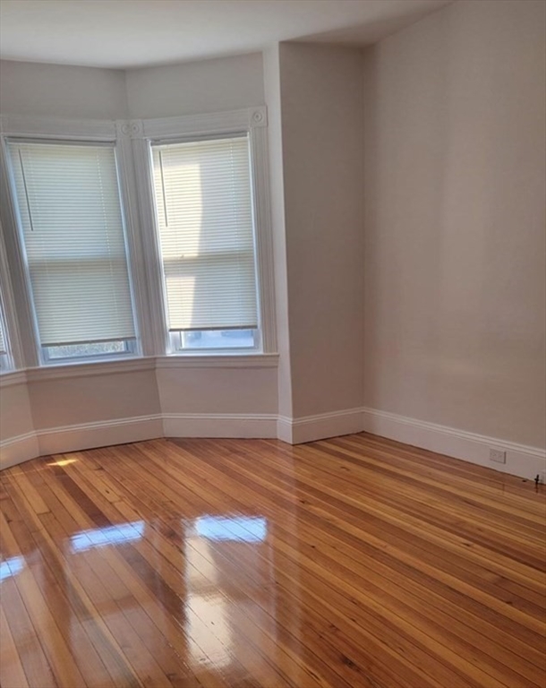 3 bed, 1 bath apartment for rent at 27 Brooks Ave Unit 27, Quincy — photo 3 of 15