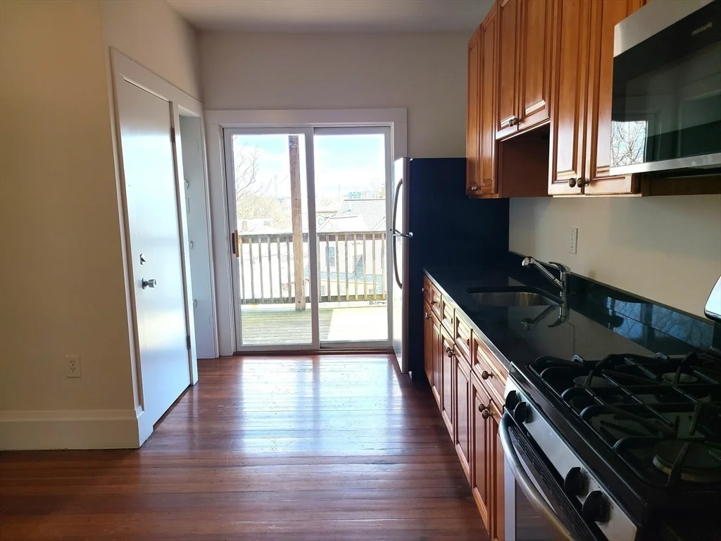 3 bed, 1 bath apartment for rent at 27 Buttonwood St Unit 1, Dorchester — photo 17 of 22
