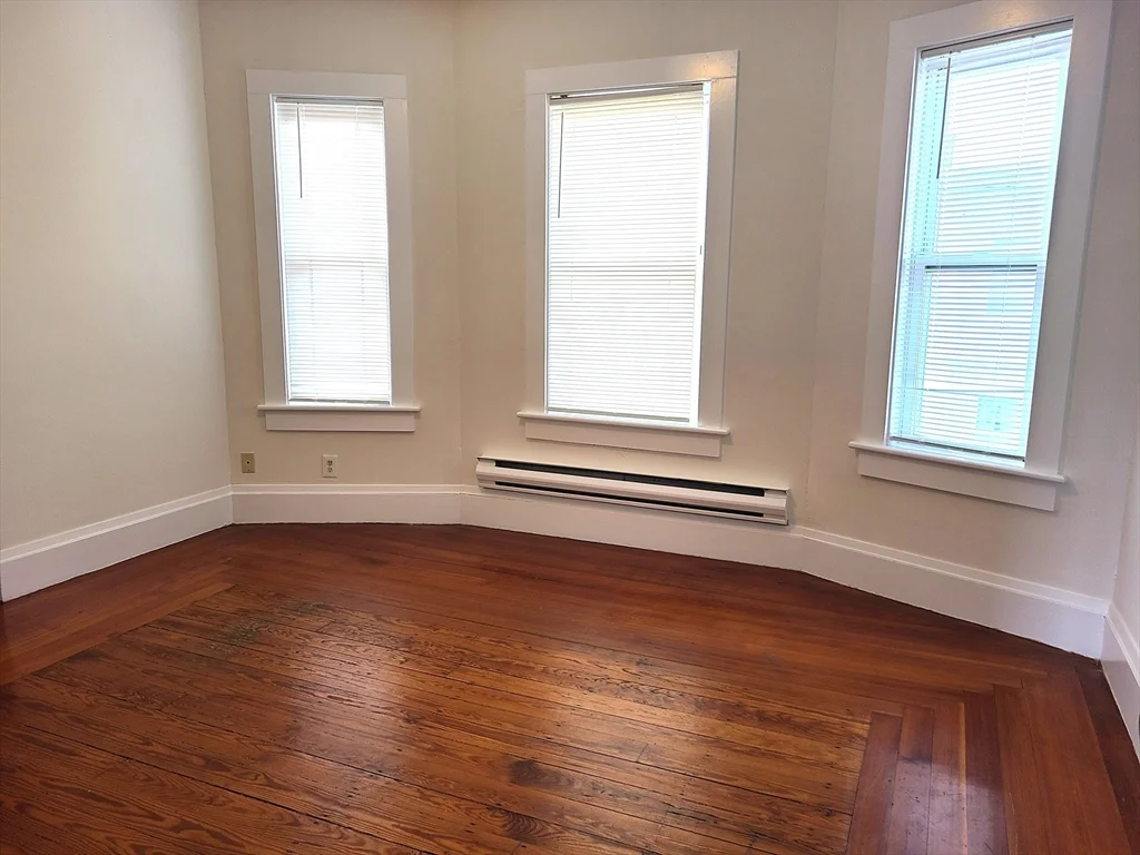 3 bed, 1 bath apartment for rent at 27 Buttonwood St Unit 1, Dorchester — photo 3 of 22