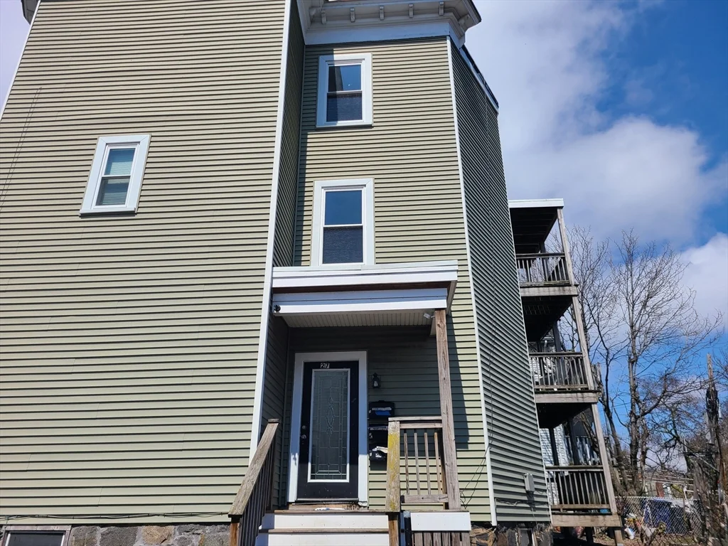 3 bed, 1 bath apartment for rent at 27 Buttonwood St Unit 1, Dorchester — photo 2 of 22