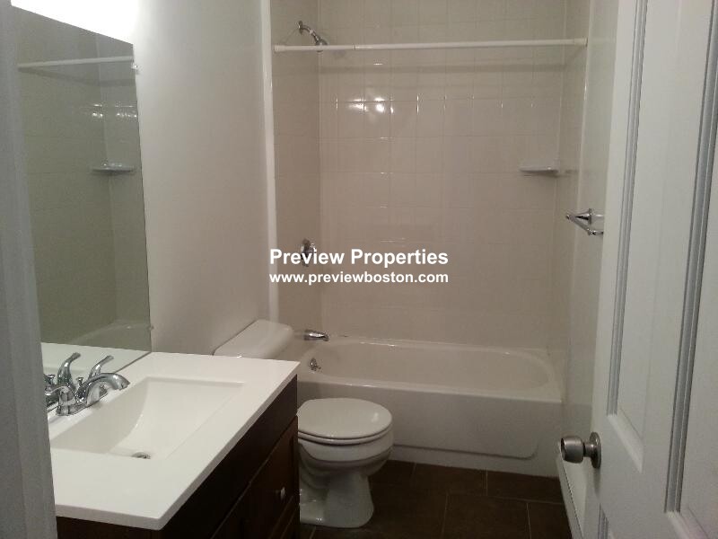 3 bed, 1 bath apartment for rent at 27 Buttonwood St Unit 3P, Dorchester — photo 3 of 10