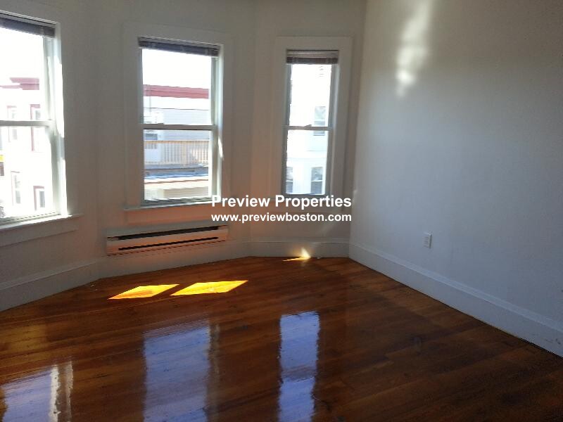 3 bed, 1 bath apartment for rent at 27 Buttonwood St Unit 3P, Dorchester — photo 4 of 10