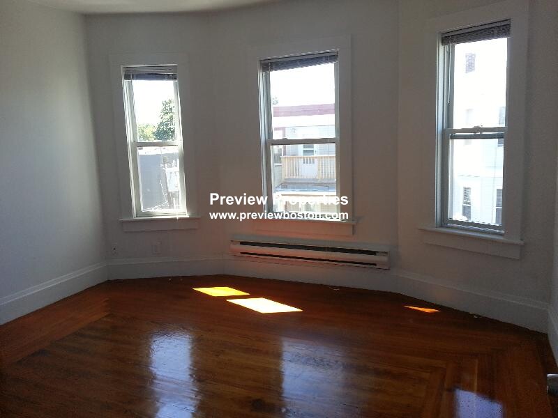 3 bed, 1 bath apartment for rent at 27 Buttonwood St Unit 3P, Dorchester — photo 2 of 10