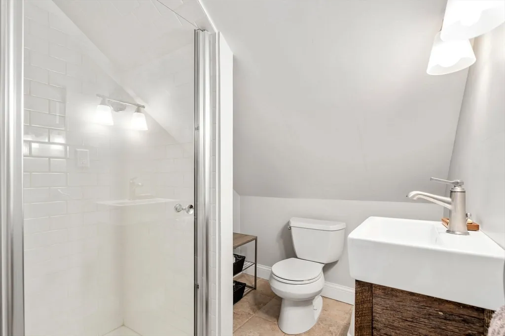 3 bed, 2 bath apartment for rent at 27 Champa St Unit 2, Newton — photo 14 of 16