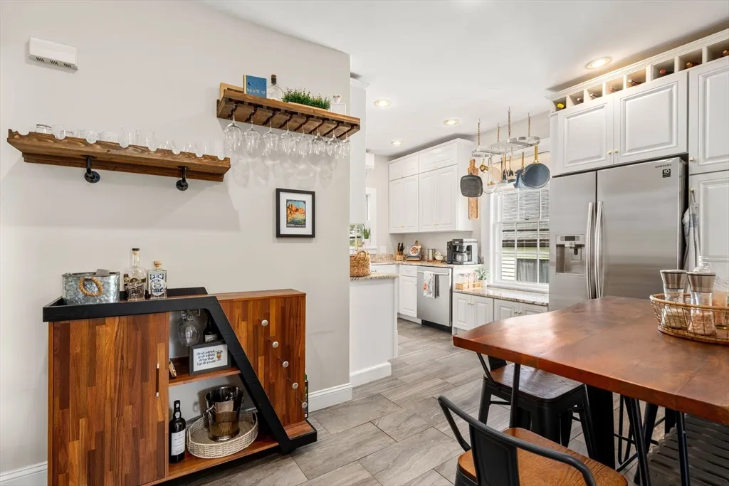 3 bed, 2 bath apartment for rent at 27 Champa St Unit 2, Newton — photo 5 of 16
