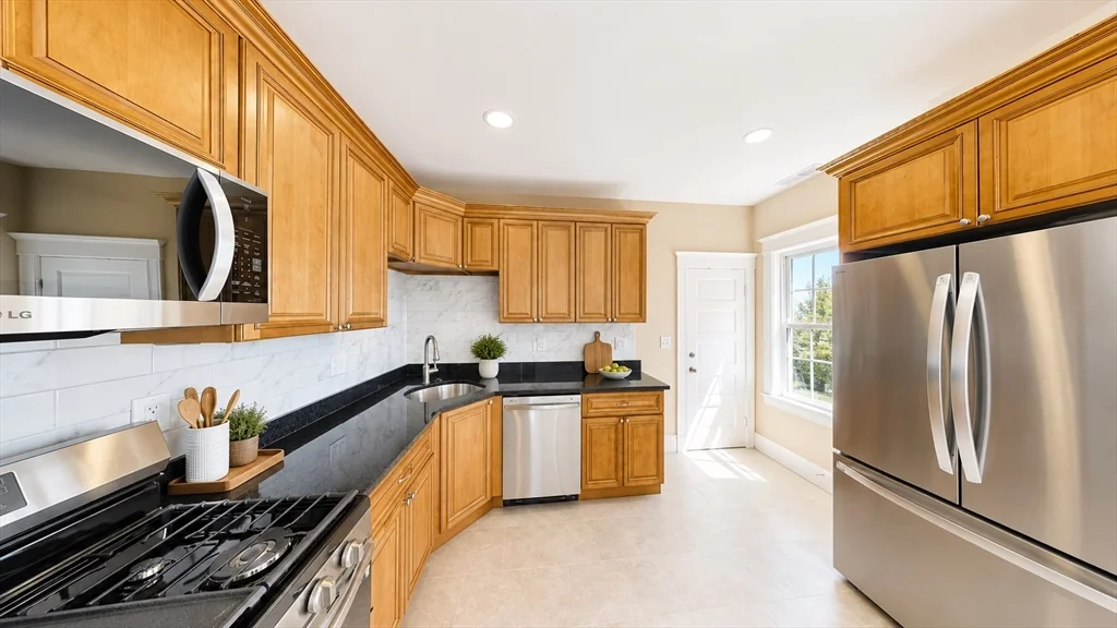 4 bed, 2 bath apartment for rent at 27 Champney St Unit 2, Brighton — photo 9 of 10