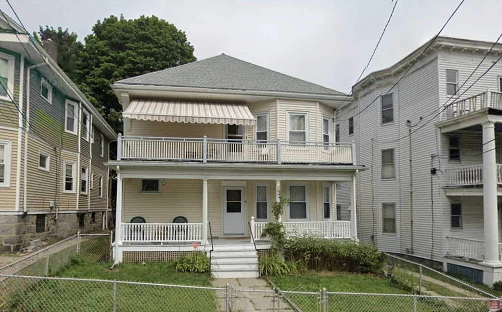 4 bed, 2 bath apartment for rent at 27 Champney Unit 1, Brighton — photo 16 of 17